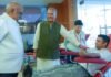 Dengue Attack:-देहरादून DIT विश्वविद्यालय में रक्तदान शिविर में छात्रों ने किया रक्तदान,पूर्व सीएम त्रिवेंद्र रावत ने कहा-डेंगू महामारी में रक्त के अभाव में किसी की मौत न हो,इसके लिए सबको आगे आना चाहिए