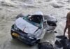 Uttarkashi Accident:-भागीरथी नदी में गिरी कार 4 लोगों की मौके पर ही मौत,घायलों का जिला अस्पताल में चल रहा है इलाज