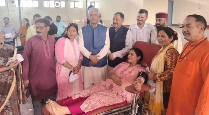 Uttarakhand:-डेंगू से लड़ाई के लिए पूर्व सीएम त्रिवेंद्र के आह्वान पर रक्तदान शिविर में बड़ी संख्या में लोगों की उमड़ी भीड़,200 से ज्यादा लोगों ने किया रक्तदान