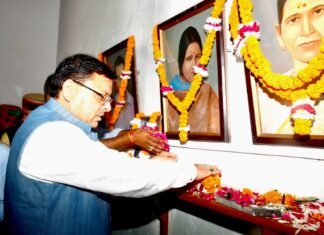 Uttarakhand:-मुख्यमंत्री पुष्कर धामी ने मसूरी में शहीद स्मारक पर पुष्पचक्र अर्पित कर शहीद राज्य आन्दोलनकारियों को दी श्रद्धांजलि,आन्दोलनकारियों के परिवारजनों को किया सम्मानित