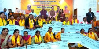 PM Modi Birthday:-‘प्रधानमंत्री की सौगात-आपके लिए’ कार्यक्रम में सीएम धामी ने प्रधानमंत्री आवास योजना-ग्रामीण के अन्तर्गत लाभार्थियों को प्रदान किए आवास पत्र,चाबी एवं घर के लिए बर्तन