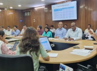 Uttarakhand:-वाईब्रेंट विलेज योजना के माध्यम से उत्तराखंड से पलायन कर चुके लोगों को वापस लाएगी सरकार,मुख्य सचिव ने जिलाधिकारियों को योजना को संचालित करने के दिए निर्देश