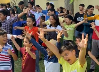 Noida:-लाफ्टर क्लब ने 2 से 8 अक्टूबर तक मनाया दान उत्सव सप्ताह,जरूरतमंद लोगों तक पहुंचाई मदद