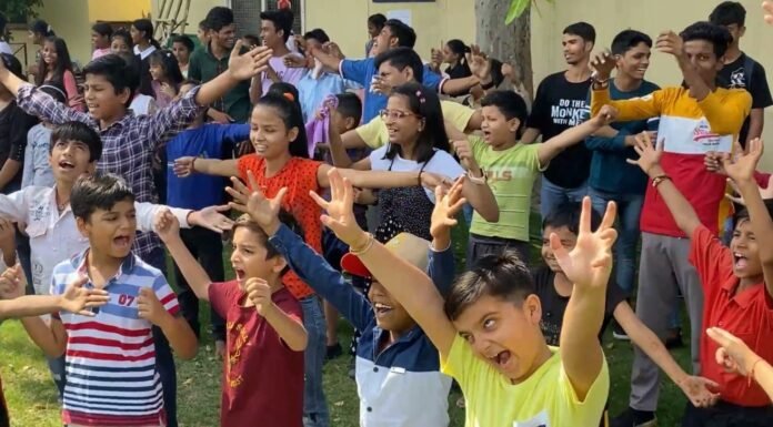 Noida:-लाफ्टर क्लब ने 2 से 8 अक्टूबर तक मनाया दान उत्सव सप्ताह,जरूरतमंद लोगों तक पहुंचाई मदद