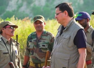 Nainital:-सीएम धामी ने कार्बेट पार्क में की जंगल सफारी कहा-कॉर्बेट से लगे गांवों के लोगों के लिए रोजगार और उनके द्वारा निर्मित स्थानीय उत्पादों को सरकार देगी बढ़ावा