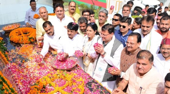 Uttarakhand:-मुख्यमंत्री पुष्कर धामी,केंद्रीय रक्षा राज्य मंत्री एवं भाजपा प्रदेश अध्यक्ष ने शहीद स्थल रामपुर तिराहा में राज्य आन्दोलनकारी शहीदों को पुष्पांजलि अर्पित कर दी श्रद्धांजलि