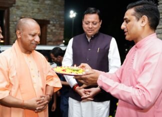 Yogi Adityanath in Uttarakhand:-तीन दिवसीय दौर पर उत्तराखंड पहुंचे सीएम योगी,मध्य क्षेत्रीय परिषद की बैठक में होंगे शामिल,भगवान बद्री और केदार के करेंगे दर्शन