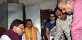 Nainital:-सीएम धामी ने रामनगर में परिवहन कार्यालय का किया औचक निरीक्षण,अभिलेखों का किया अवलोकन,अधिकारियों को दिए जरूरी निर्देश