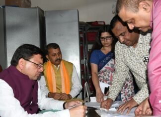 Nainital:-सीएम धामी ने रामनगर में परिवहन कार्यालय का किया औचक निरीक्षण,अभिलेखों का किया अवलोकन,अधिकारियों को दिए जरूरी निर्देश