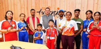 Uttarakhand:-मुख्यमंत्री पुष्कर धामी से नेशनल किक बॉक्सिंग प्रतियोगिता में प्रतिभाग करने वाले खिलाडियों ने की भेंट