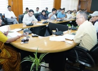 Uttarakhand:-अपर मुख्य सचिव का अधिकारियों का सख्त निर्देश कहा-निवेशकों के साथ हुए एमओयू को शत् प्रतिशत धरातल पर उतारा जाय,आवास,राजस्व,प्रदूषण नियंत्रण बोर्ड,वित एवं नियोजन विभाग की ली बैठक