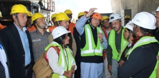 Uttarkashi Tunnel Collapse:-भू धसाव की घटना का स्थलीय निरीक्षण करने पहुंचे सीएम धामी,प्रधानमंत्री मोदी ने फोन से ली टनल में फंसे श्रमिकों की स्थिति,राहत-बचाव कार्यों की जानकारी