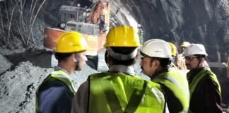 Uttarkashi Accident:-दीपावली पर सिलक्यारा-डंडालगांव के बीच बड़ा हादसा,निर्माणाधीन टनल का हिस्सा टूटने से 40 मजदूर फंसे,रेस्क्यू जारी,पाइप के जरिए पहुंचाई जा रही है ऑक्सीजन