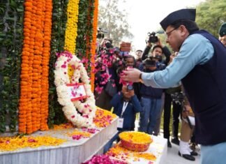 Vijay Diwas:-सीएम धामी ने शहीद स्मारक पर पुष्प चक्र अर्पित कर शहीदों को दी श्रद्धांजलि,पूर्व सैनिकों और वीरांगनाओ को किया सम्मानित