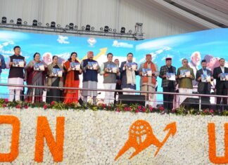 Uttarakhand:-मुख्यमंत्री पुष्कर धामी ने किया विकास पुस्तिका ‘सशक्त नेतृत्व समृद्ध उत्तराखंड’ का विमोचन कहा-डेस्टिनेशन उत्तराखंड के रूप में निवेश का हब बनने जा रहा है राज्य