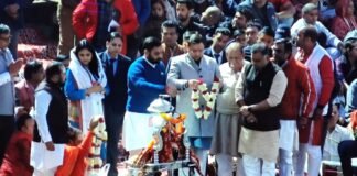 Haridwar:-मुख्यमंत्री पुष्कर धामी ने हरिद्वार में की गंगा आरती,हर की पैड़ी के कायाकल्प के लिए की कई घोषणाएं