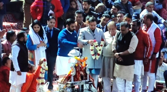 Haridwar:-मुख्यमंत्री पुष्कर धामी ने हरिद्वार में की गंगा आरती,हर की पैड़ी के कायाकल्प के लिए की कई घोषणाएं