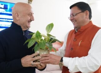 Uttarakhand:-फिल्म अभिनेता अनुपम खेर ने सीएम धामी से की भेंट,उत्तराखण्ड में फिल्मांकन एवं फिल्म निर्माण से संबंधित विभिन्न विषयों पर की चर्चा