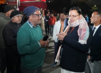 Uttarakhand:-मुख्यमंत्री पुष्कर धामी ने किया आईएसबीटी का औचक निरीक्षण,जरूरतमंदों को किए कंबल वितरण