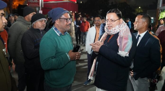 Uttarakhand:-मुख्यमंत्री पुष्कर धामी ने किया आईएसबीटी का औचक निरीक्षण,जरूरतमंदों को किए कंबल वितरण