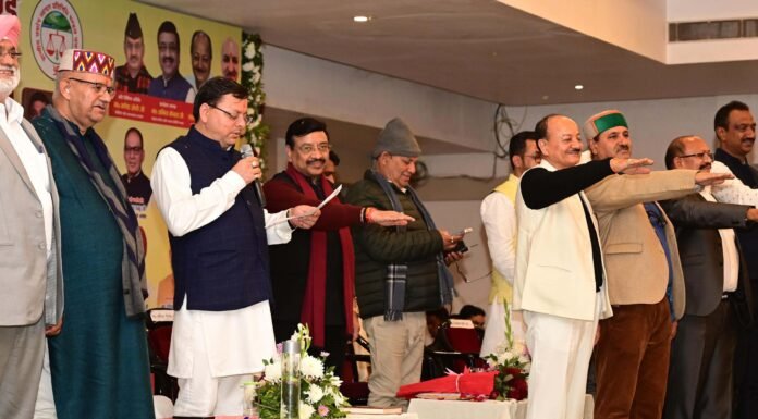 Udham Singh Nagar:-प्रांतीय उद्योग व्यापार मंडल द्वारा आयोजित कार्यक्रम में पहुंचे सीएम धामी नवनिर्वाचित पदाधिकारियों को दिलवाई शपथ