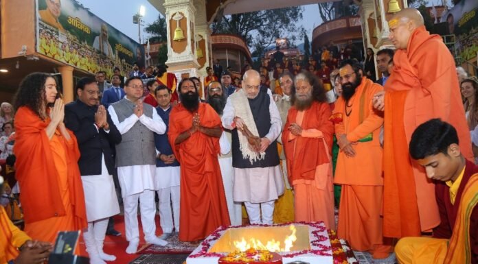 Rishikesh:-परमार्थ निकेतन पहुंचे केंद्रीय गृह मंत्री अमित शाह एवं सीएम धामी,गंगा आरती में हुए शामिल,देश-प्रदेश की खुशहाली की की कामना