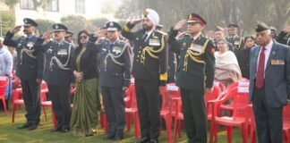 NOIDA:-विजय दिवस के मौके पर नोएडा शहीद स्थल पर 41 शहीदों को अर्पित की गई श्रद्धांजलि