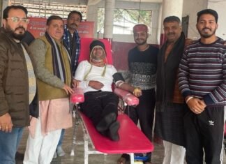 Dehradun:-स्वैच्छिक रक्तदान शिविर में शामिल हुए भाजप प्रदेश अध्यक्ष कहा-रक्तदान से बड़ा जीवन में कोई पुण्य कार्य नहीं,हर स्वस्थ व्यक्ति को करना चाहिए रक्तदान