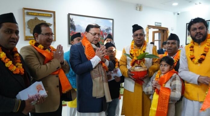 Uttarakhand:-मुख्यमंत्री आवास पहुंचे पूजित अक्षत,श्री राम मंदिर का चित्र एवं निमंत्रण पत्रक,सीएम धामी ने जय श्री राम के उद्घोष से किया स्वागत