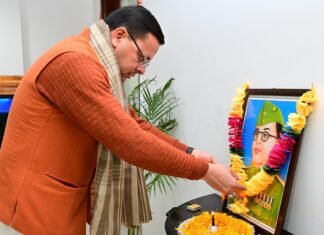 Dehradun:-नेताजी सुभाष चंद्र बोस की जयंती पर सीएम धामी ने उनके चित्र पर श्रद्धासुमन अर्पित कर दी श्रद्धांजलि