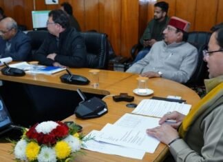 Uttarakhand:-विकसित भारत संकल्प यात्रा के तहत सीएम धामी ने अल्मोड़ा जनपद के लाभार्थियों से किया संवाद कहा-समाज के अंतिम पंक्ति पर खड़े लोगों तक पहुंच रहा योजनाओं का लाभ