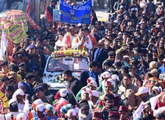 Bageshwar:-विकास खण्ड कपकोट से केदारेश्वर मैदान तक आयोजित रोड शो में शामिल हुए सीएम धामी