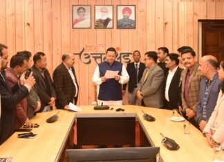 Uttarakhand:-मुख्यमंत्री पुष्कर धामी से नववर्ष के अवसर पर भारतीय वन सेवा के अधिकारियों ने की भेंट,नव वर्ष की दी शुभकामनाएं