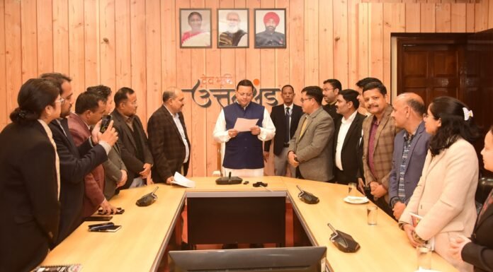 Uttarakhand:-मुख्यमंत्री पुष्कर धामी से नववर्ष के अवसर पर भारतीय वन सेवा के अधिकारियों ने की भेंट,नव वर्ष की दी शुभकामनाएं