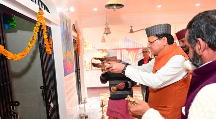 Pithoragarh:-सीएम धामी ने चटकेश्वर मंदिर व सैनी गांव के देवल समेत मंदिर में पूजा अर्चना कर,धार्मिक स्थलों में स्वच्छता अभियान चलाए जाने का दिया संदेश