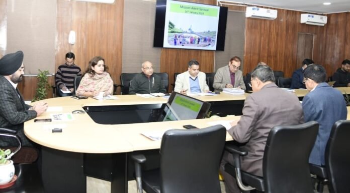 Dehradun:-मिशन अमृत सरोवर के संबंध में मुख्य सचिव ने ली बैठक,प्राकृतिक जल स्रोतों के पुनरोद्धार किए जाने पर जोर