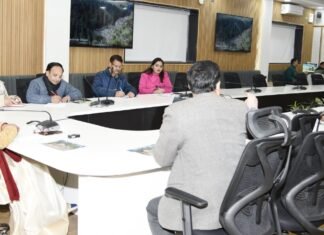Uttarakhand:-अपर मुख्य सचिव राधा रतूड़ी ने की मानसखण्ड मंदिर माला मिशन के कार्यों की समीक्षा,अधिकारियों को दिए जरूरी निर्देश