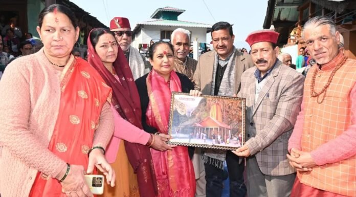 Uttarkashi:-विधानसभा अध्यक्ष ऋतु खण्डूडी भूषण ने नौगांव में बाबा बौख नाग के दर्शन कर की पूजा-अर्चना