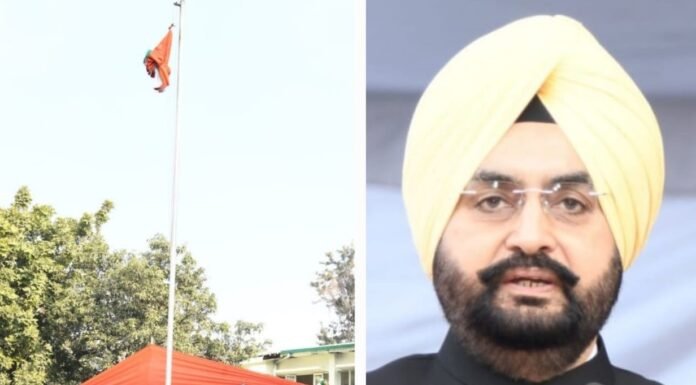 Republic Day:-मुख्य सचिव डॉ.एस.एस.संधु ने सचिवालय में महानिदेशक सूचना बंशीधर तिवारी ने सूचना महानिदेशालय में फहराया राष्ट्रीय ध्वज