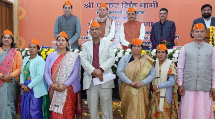 Uttarakhand:-सीएम धामी ने दुग्ध संघों के निर्वाचित पदाधिकारियों को दिलाई शपथ,दुग्ध विकास मंत्री ने कहा-चार धाम यात्रा मार्गों पर की जायेगी आंचल कैफे की शुरूआत