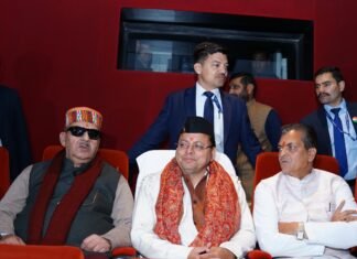 Film Article-370:-सीएम पुष्कर धामी ने अपने कैबिनेट सहयोगियों के साथ देखी फिल्म आर्टिकल-370,कहा-फिल्म में तात्कालिक परिस्थिति को समाज के सामने लाने का सार्थक प्रयास