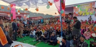 Uttarakhand:-मुख्यमंत्री पुष्कर धामी ने सीमांत क्षेत्र के ग्राम ठाटा,लोहाघाट में लगाई रात्रि चौपाल,स्थानीय लोगों से किया सीधा जन संवाद