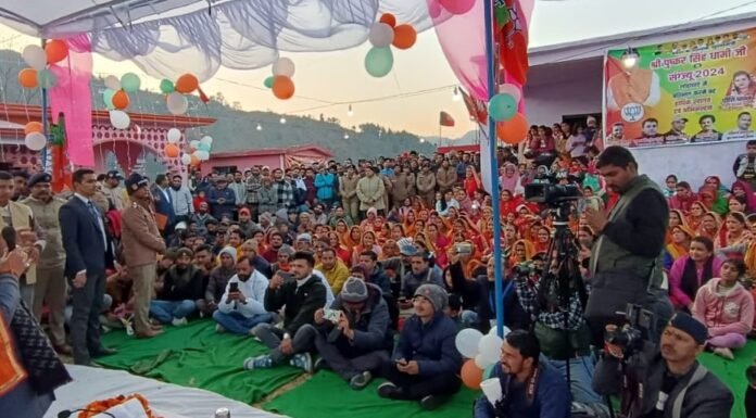 Uttarakhand:-मुख्यमंत्री पुष्कर धामी ने सीमांत क्षेत्र के ग्राम ठाटा,लोहाघाट में लगाई रात्रि चौपाल,स्थानीय लोगों से किया सीधा जन संवाद