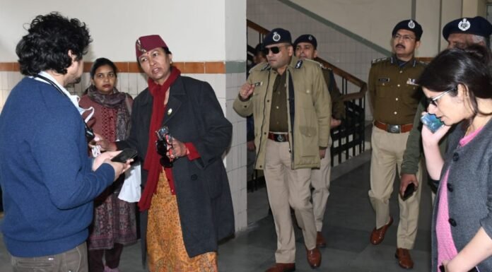 Haldwani Violence:-मुख्य सचवि ने बनभूलपुरा के हिंसा प्रभावित क्षेत्रों का किया दौरा,जिलाधिकारी और वरिष्ठ पुलिस अधीक्षक को स्थिति पर निरन्तर सर्तकता बनाए रखने के दिए निर्देश