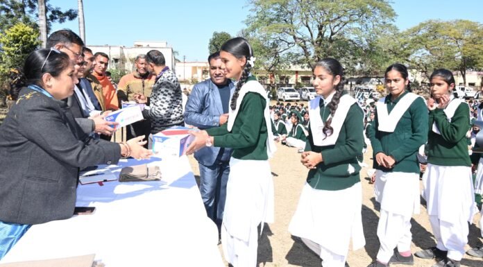 Dehradun:-श्री गुरू रामराय इण्टर कालेज में आयोजित बेटी पढ़ाओ बेटी बचाओ कार्यक्रम शामिल हुई विधानसभा अध्यक्ष,कालेज की छात्राओं को किया सम्मानित