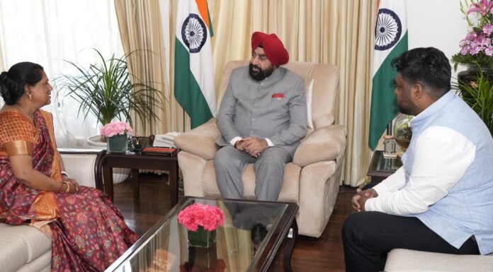 Dehradun:-ग्राम झाझरा की प्रधान पिंकी देवी ने की राज्यपाल गुरमीत सिंह से मुलाकात,गांव में चल रहे विकास कार्यों की दी जानकारी