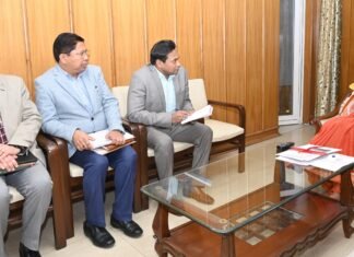 Uttarakhand:-कोटद्वार में बेहतर होंगी स्वास्थ्य व्यवस्थाएं विधानसभा अध्यक्ष ऋतु खण्डूडी स्वास्थ्य मंत्री सहित स्वास्थ्य सचिव के साथ स्वास्थ्य व्यवस्थाओं को सुदृढ़ करने हेतु की बैठक