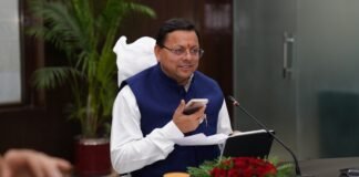 Uttarakhand:-मुख्यमंत्री पुष्कर धामी ने की सी.एम हेल्पलाईन 1905 की समीक्षा,विभिन्न शिकायतकर्ताओं से वार्ता कर सुनी उनकी समस्याएं