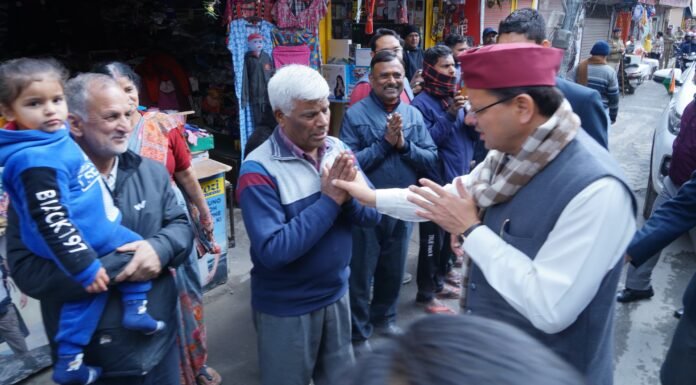 Uttarakhand:-मुख्यमंत्री पुष्कर धामी ने विभिन्न योजनाओं के लाभार्थियों से की मुलाकात,जन कल्याणकारी योजनाओं के क्रियान्वयन की स्थिति का लिया जायजा