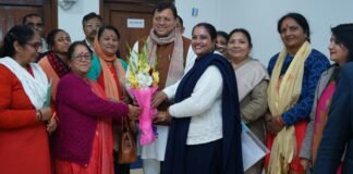 Dehradun:-अपनी विभिन्न मांगों को लेकर आशा स्वास्थ्य,आंगनबाड़ी कार्यकत्री,सेविका कर्मचारी यूनियन और भोजन माता कामगार यूनियन के पदाधिकारियों ने सीएम धामी से की भेंट
